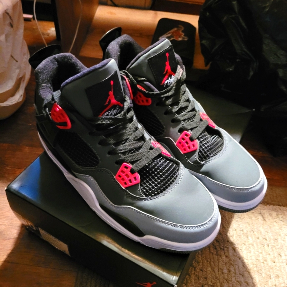 Air jordan 4 red glows 10.5